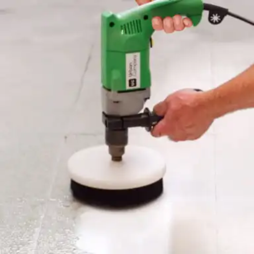 Move-in bathroom cleaning